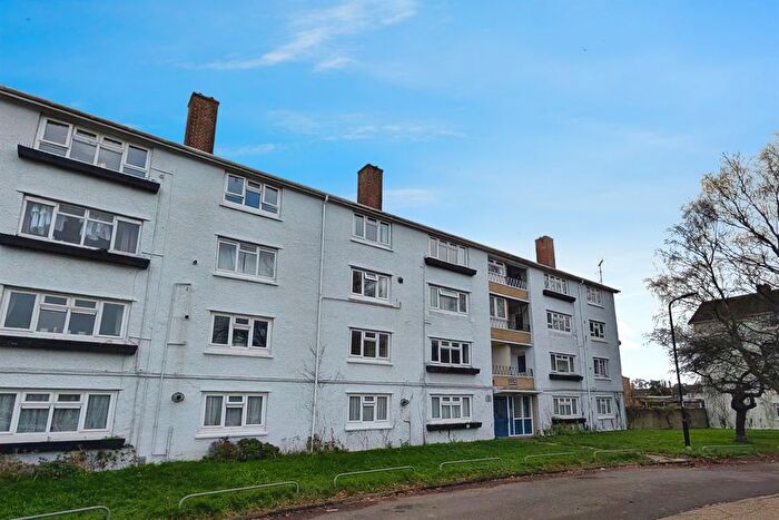 3 Bedroom Flat To Rent In Lower Brownhill Road, SO16