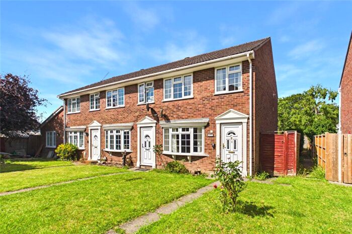 3 Bedroom End Of Terrace House For Sale In Jubilee Close, Pamber Heath, Tadley, Hampshire, RG26