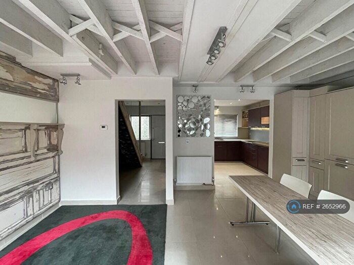 3 Bedroom Maisonette To Rent In St. Marys Square, Gloucester, GL1