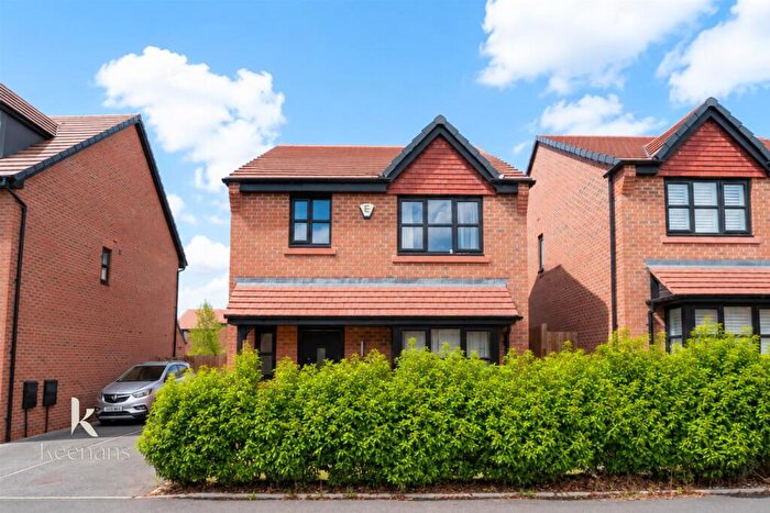 3 Bedroom Detached House For Sale In Lakefield Gardens, Swinton, Manchester, M27