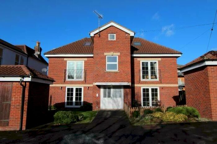 2 Bedroom Apartment To Rent In Station Road, Netley Abbey, Southampton, SO31