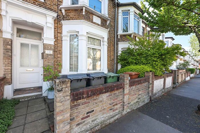 1 Bedroom Flat For Sale In First Avenue, London, E17