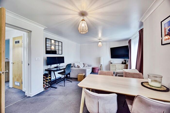 1 Bedroom Flat For Sale In Ingram Close, Larkfield, Aylesford, ME20