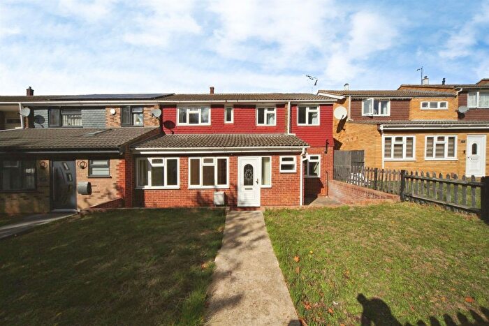 6 Bedroom End Of Terrace House For Sale In Julius Gardens, Luton, LU3