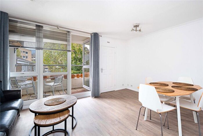 2 Bedroom Flat To Rent In Gough Walk, London, E14