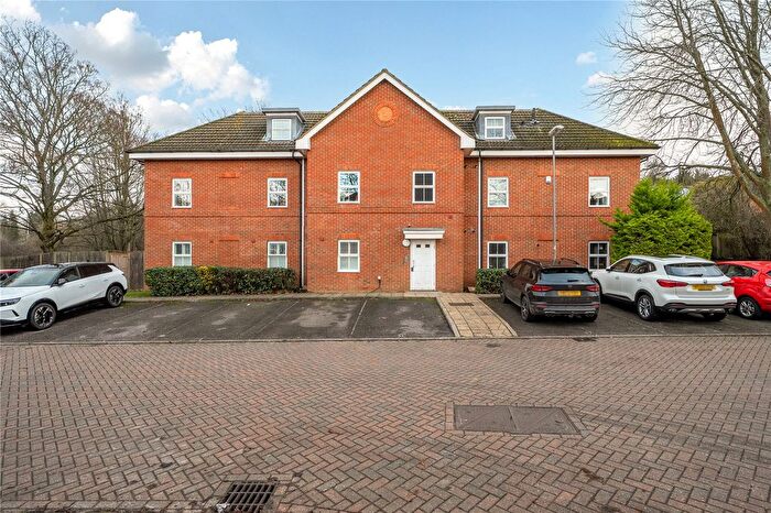 2 Bedroom Flat For Sale In Henderson Grove, Biggin Hill, Westerham, Kent, TN16