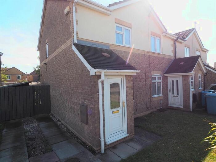 2 Bedroom Semi-Detached House To Rent In St Abbs Close, Hull, HU9