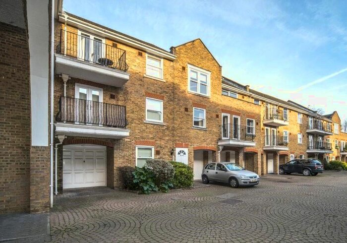 1 Bedroom Flat To Rent In Cedar Terrace, Richmond, Surrey, TW9