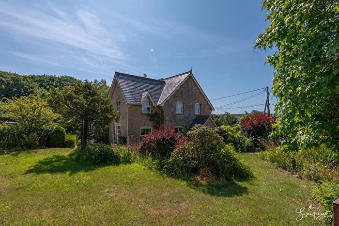 3 Bedroom Semi-Detached House For Sale In Carpenters Road, St. Helens, PO33