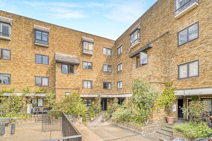 4 Bedroom Flat To Rent In Chesterton Square, Kensington, W8