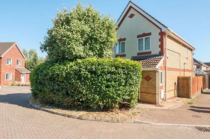 3 Bedroom Semi-Detached House For Sale In Fairbairn Walk, Knightwood Park, Chandler's Ford, SO53