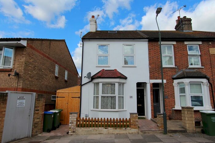 3 Bedroom Semi-Detached House To Rent In Alfred Road, Upper Belverdere, DA17