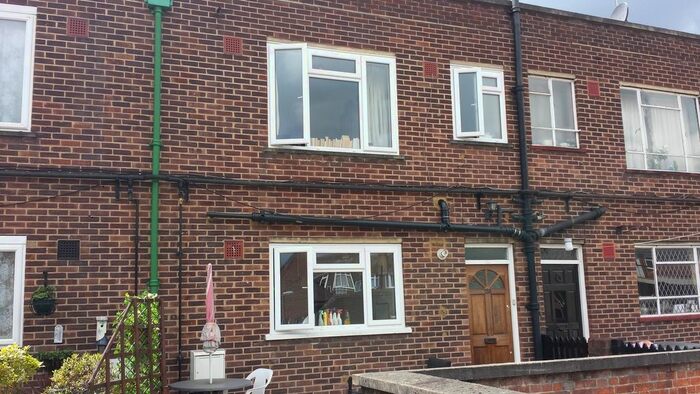 3 Bedroom Maisonette To Rent In Tolworth Broadway, Surbiton KT6