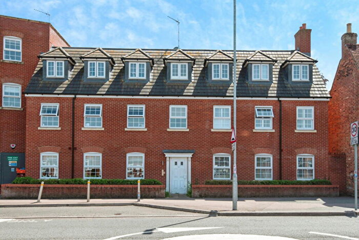 2 Bedroom Flat For Sale In High Street, Shefford, SG17