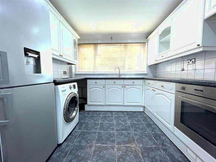 3 Bedroom Detached House To Rent In Juniper Close, Broxbourne, EN10