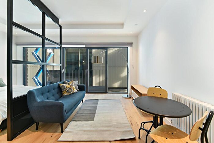 Apartment To Rent In Modena House, London City Island, London, E14