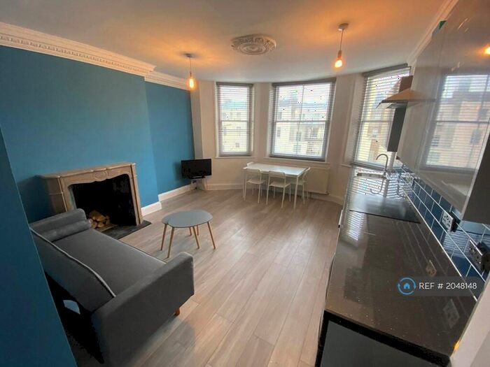 3 Bedroom Flat To Rent In Holland Road, Hove, BN3