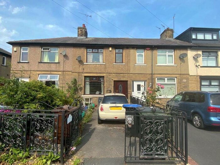 3 Bedroom Terraced House For Sale In Runswick Grove, Bankfoot, Bradford