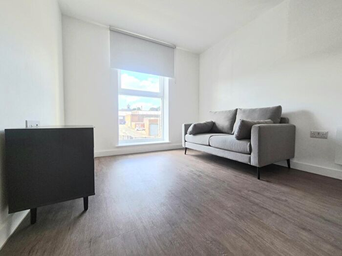 1 Bedroom Apartment To Rent In Cow Green, Halifax, HX1