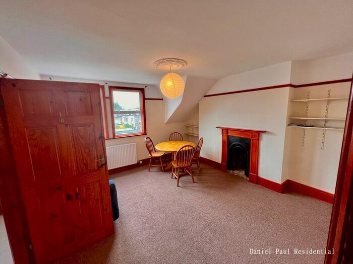 2 Bedroom Flat To Rent In Drayton Green Road, West Ealing, W13