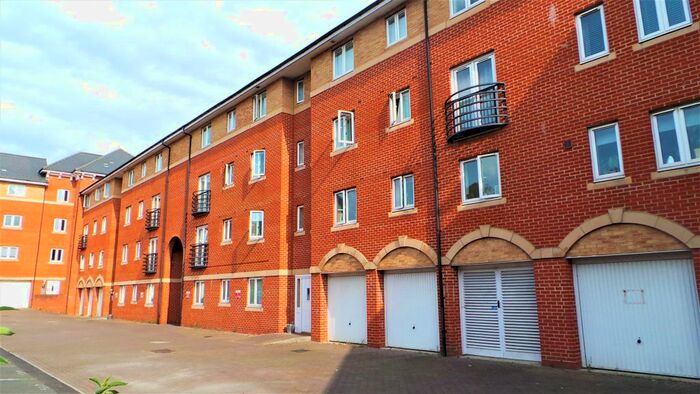 2 Bedroom Flat To Rent In Padstow Road, Swindon, SN2