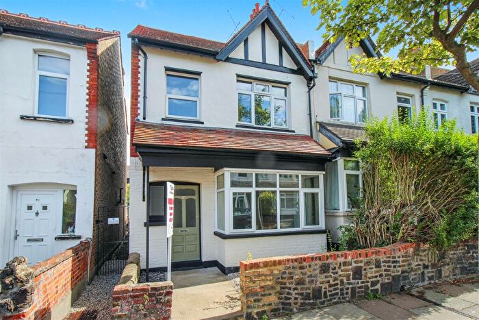 3 Bedroom End Of Terrace House For Sale In Wenham Drive, Westcliff-On-Sea, SS0