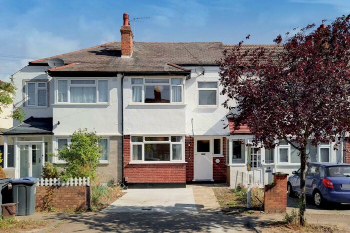 3 Bedroom Detached House To Rent In Cromwell Avenue, New Malden, KT3