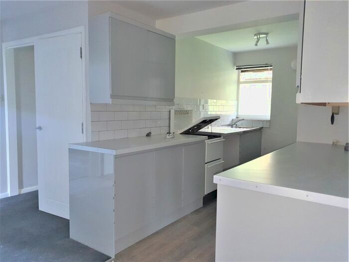 2 Bedroom Flat To Rent In Hart Hill Drive, Luton, LU2