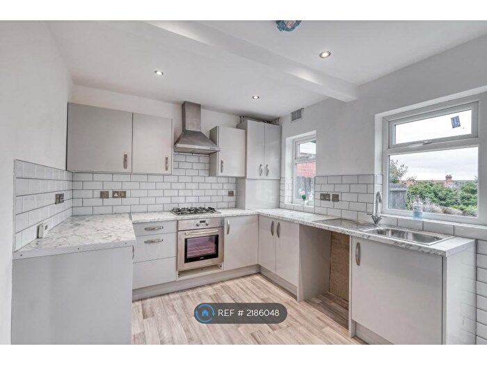 3 Bedroom Terraced House To Rent In Cheverton Road, Birmingham, B31