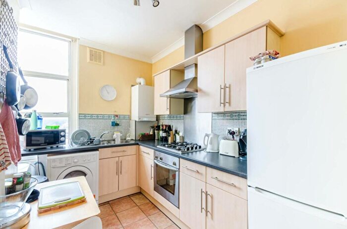 1 Bedroom Flat To Rent In Balham High Road, Balham, London, SW12