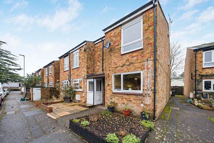 3 Bedroom End Of Terrace House For Sale In Barden Close, Harefield, Uxbridge, Middlesex, UB9