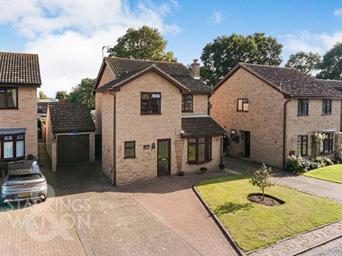 3 Bedroom Detached House For Sale In Kingswood Avenue, Carlton Colville, Lowestoft, NR33