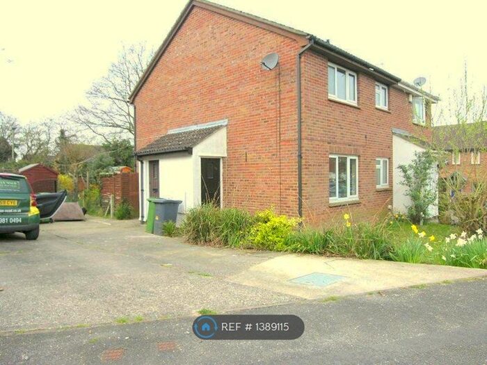1 Bedroom Semi-Detached House To Rent In Mortimer Gardens, Tadley, RG26