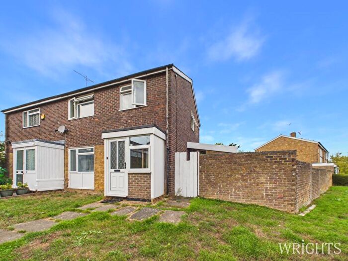 3 Bedroom Semi-Detached House For Sale In Lark Rise, Hatfield, AL10