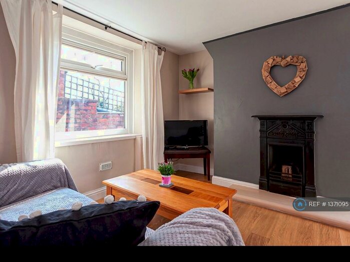 1 Bedroom Flat To Rent In The Limes, Macclesfield, SK11