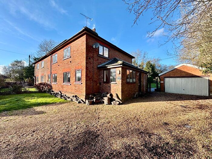 4 Bedroom Semi Detached House For Sale In Dane Street, Peters Green, Luton, Bedfordshire, LU2