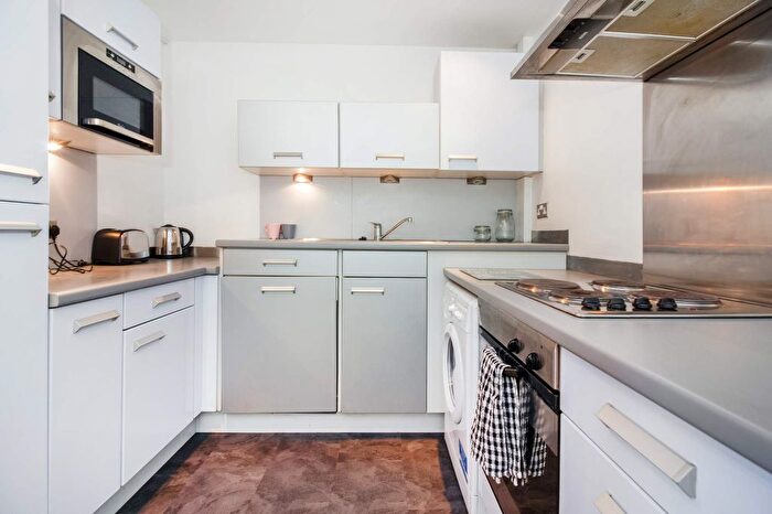 1 Bedroom Flat To Rent In Victoria Terrace, Leeds, LS3