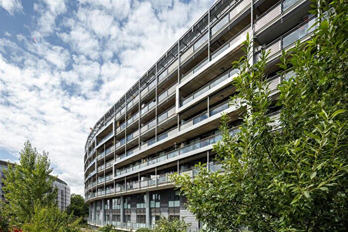 2 Bedroom Flat For Sale In Palmers Road, Hackney, E2