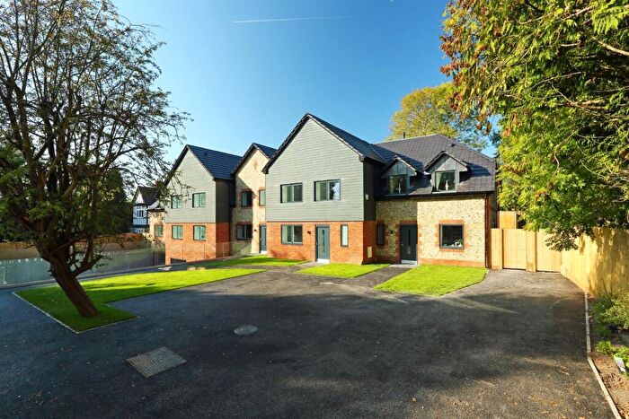 4 Bedroom Town House To Rent In Hawthorn Row, Leatherhead, KT22