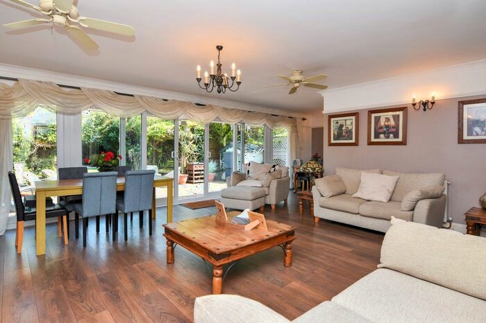4 Bedroom Detached House For Sale In Thorpedene Gardens, Shoeburyness, Essex, SS3