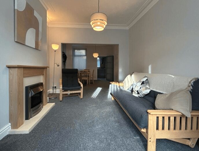 3 Bedroom Flat To Rent In Knighton Close, South Croydon, CR2