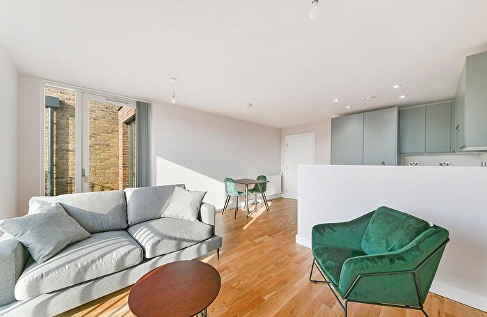 1 Bedroom Flat To Rent In The Oakwood, Colina Road, London, N15