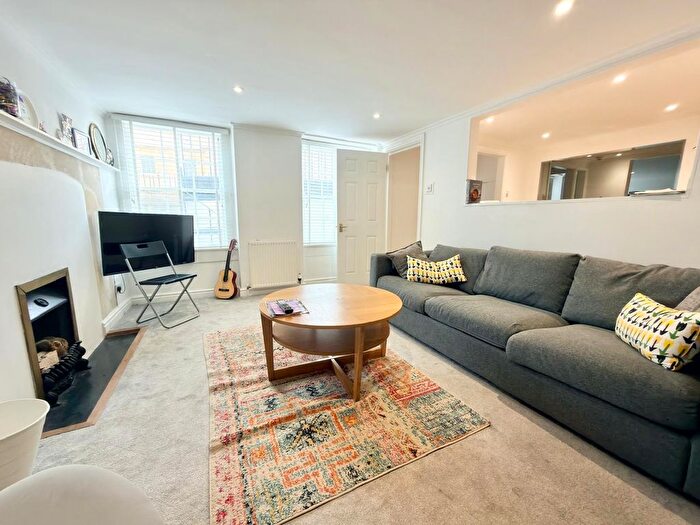 1 Bedroom Flat To Rent In Walcot Parade, Bath, BA1