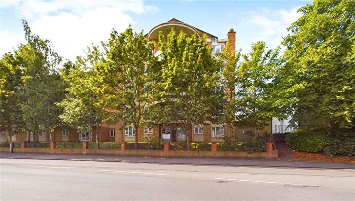 2 Bedroom Flat To Rent In Branagh Court, Reading, Berkshire, RG30