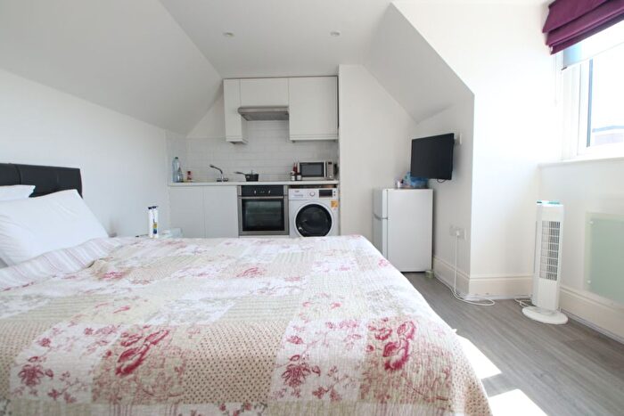 Studio To Rent In Finchley Road, London, NW3