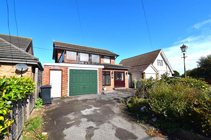 3 Bedroom Detached House For Sale In Brays Lane, Rochford, SS4