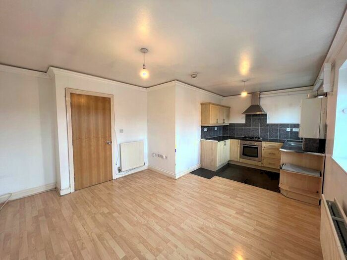 2 Bedroom Flat To Rent In New Street, Manchester, M30