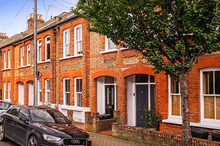 2 Bedroom Flat To Rent In Ingelow Road, London, SW8