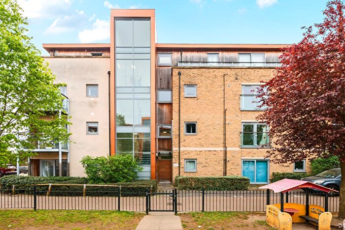 1 Bedroom Flat For Sale In Southcott Road, Teddington, TW11