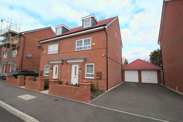 3 Bedroom Semi-Detached House To Rent In Broomfield Crescent, Leicester, LE4